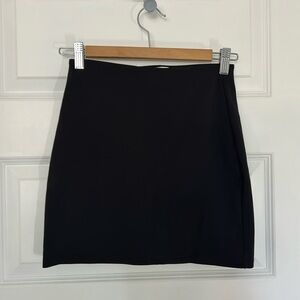 Aritzia - SUNDAY BEST - pencil skirt mini black stretch size XS neutral classic